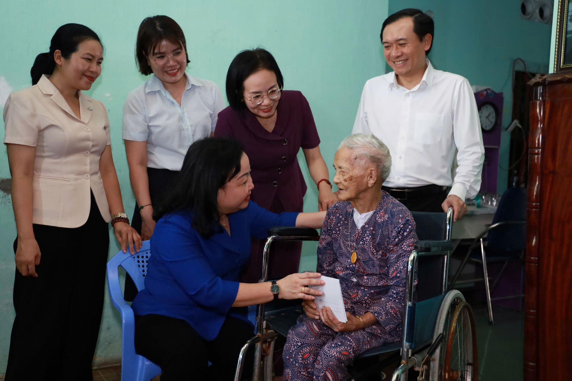 Eternally grateful for the noble sacrifice of the heroic Vietnamese Mothers