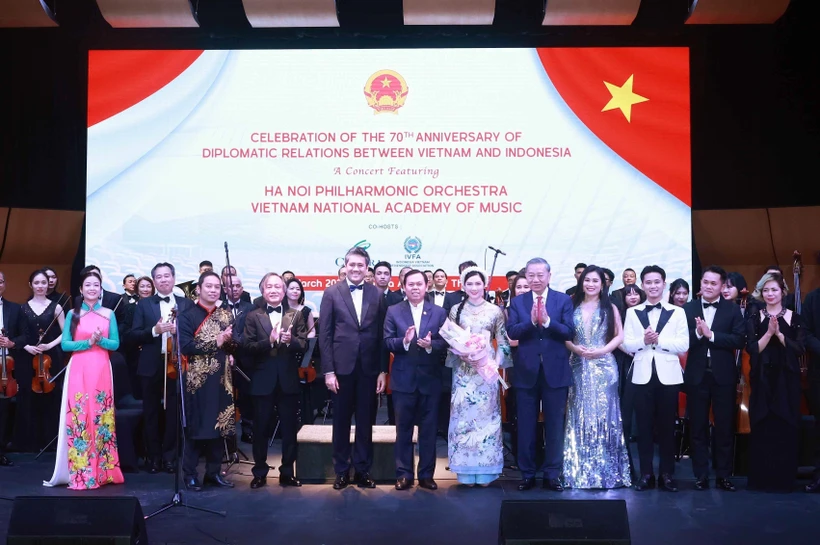 Party leader attends concert marking 70 years of Vietnam – Indonesia diplomatic ties