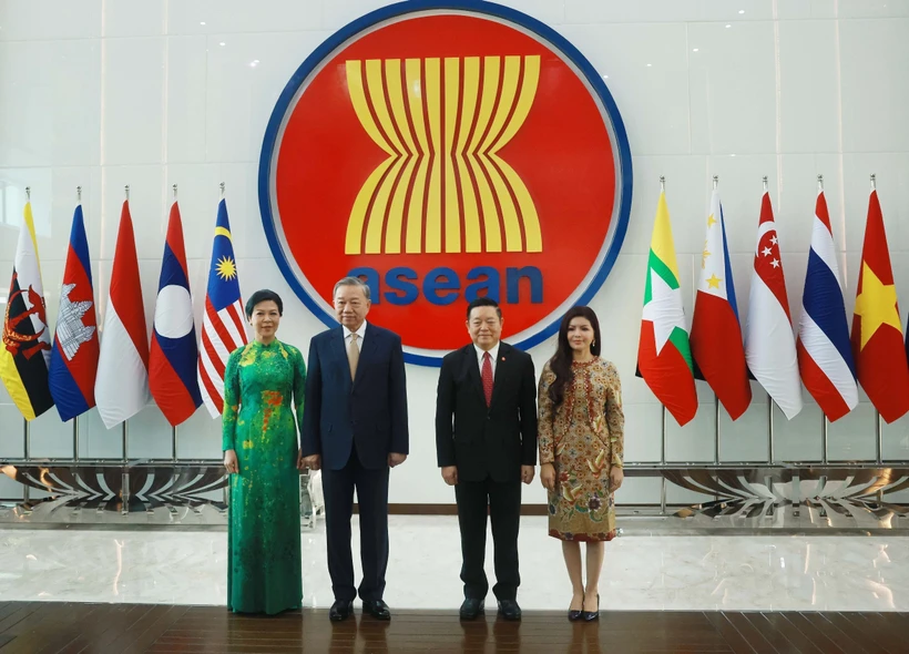 Top Vietnamese leader makes historic visit to ASEAN Secretariat