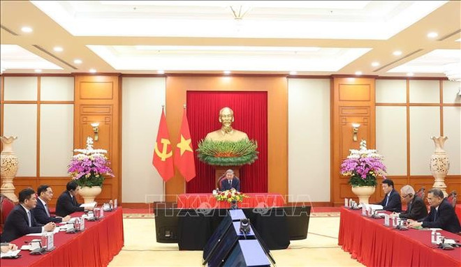 Vietnamese Party chief holds phone talks with ANC leader, South African President