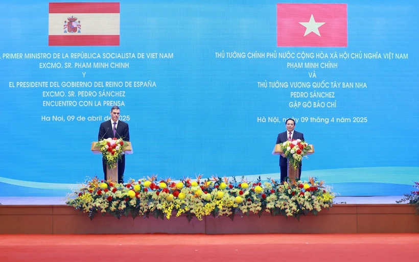 Vietnamese, Spanish PMs co-chair joint press conference following Hanoi talks