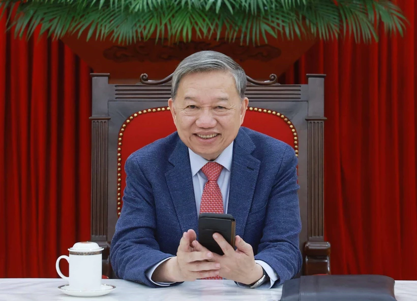 Vietnamese Party chief holds phone talks with US President