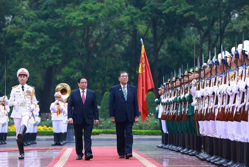 Vietnamese Prime Minister hosts official welcome ceremony for Japanese counterpart