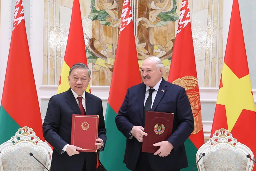 Vietnam, Belarus sign joint statement on strategic partnership
