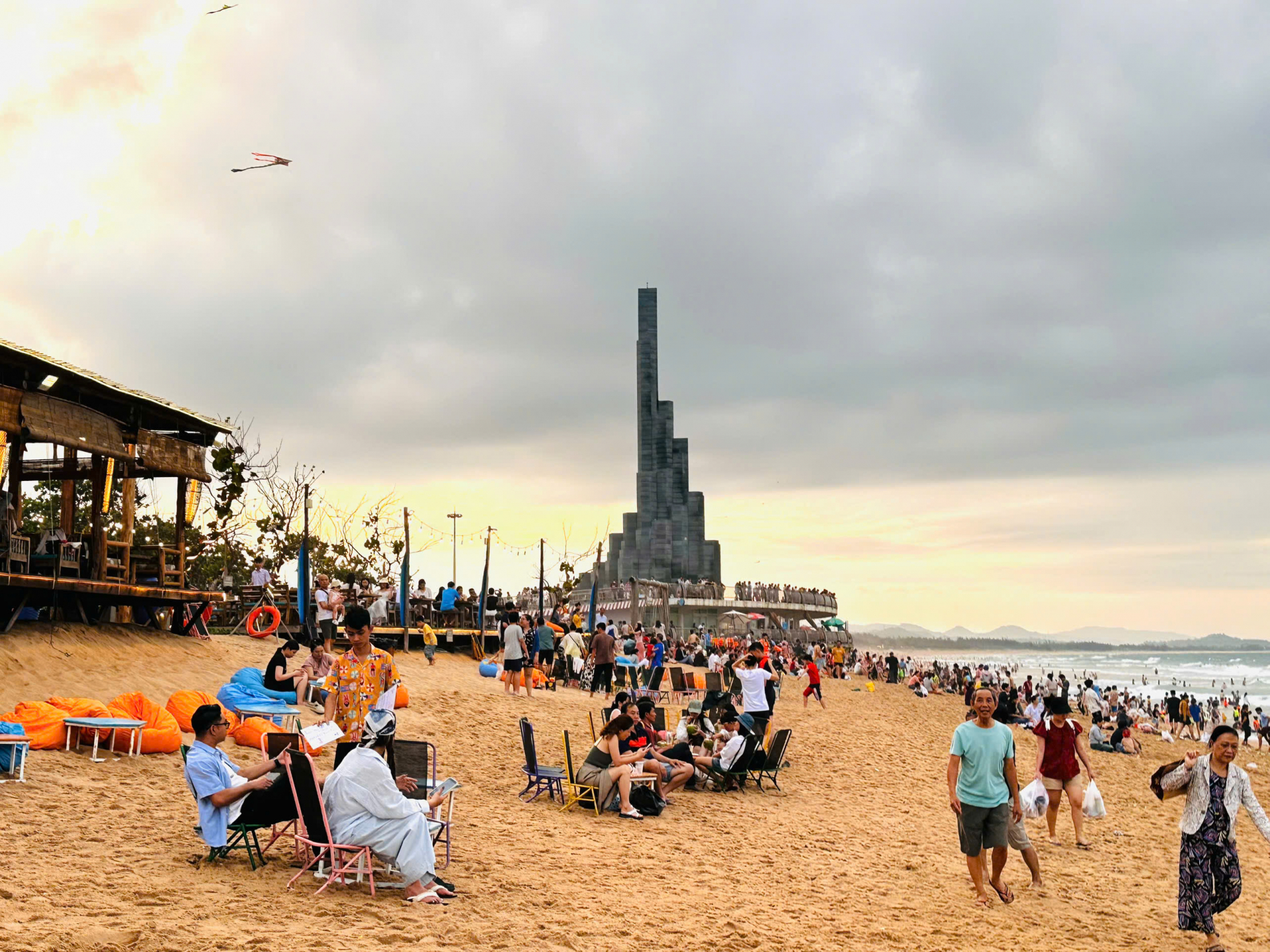 Tourists from the Central Highlands flocking to Phu Yen to 