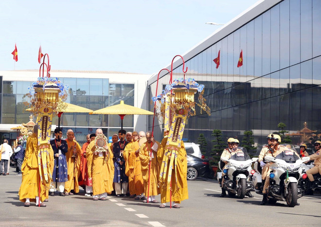 Buddha’s sacred relics arrive in Vietnam for UN Vesak celebrations