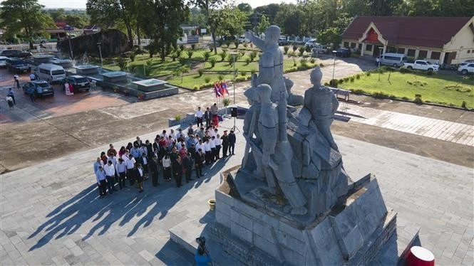 Ceremony commemorates President Ho Chi Minh's 135th birth anniversary in Laos