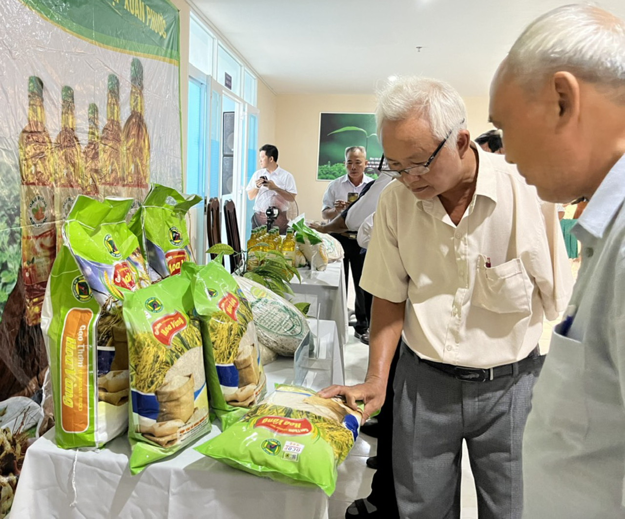 Cooperatives contribute to affirming the value of “our village’s rice grains”