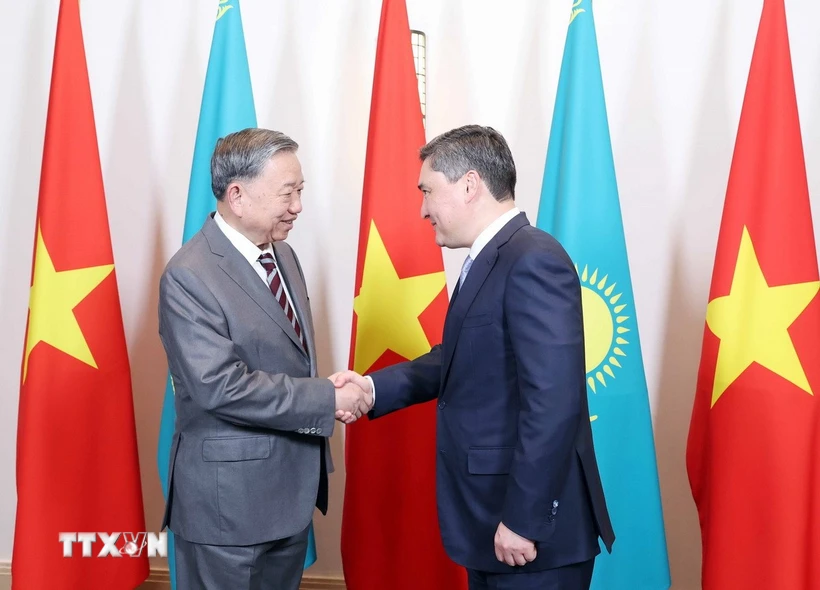 Vietnamese Party leader meets with Kazakh PM in Astana
