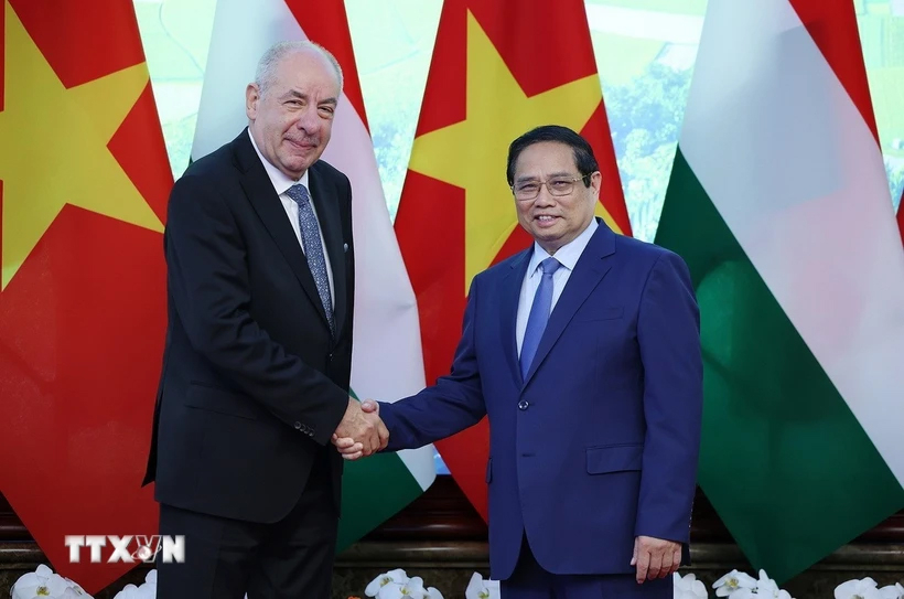 Vietnamese PM Pham Minh Chinh meets with visiting Hungarian President Sulyok Tamas