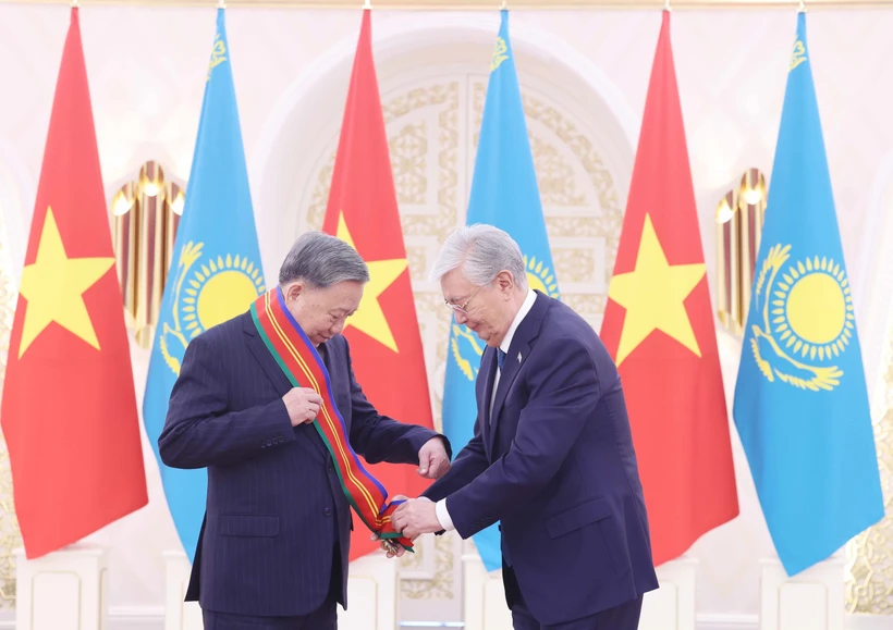 Vietnamese Party leader honoured with Kazakhstan’s noble friendship order