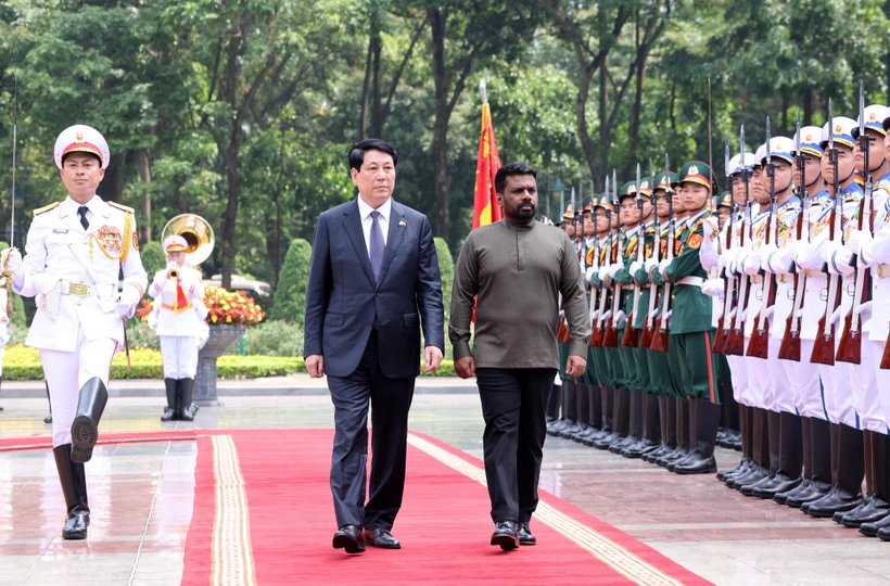 Vietnamese President hosts official welcome for Sri Lankan counterpart in Hanoi