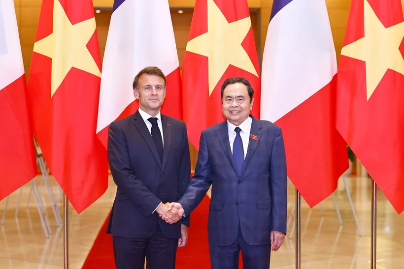 Top legislator meets with French President