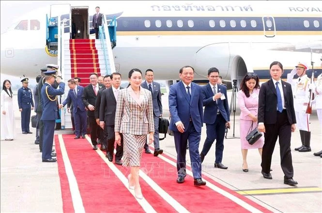 Thai Prime Minister begins official visit to Vietnam
