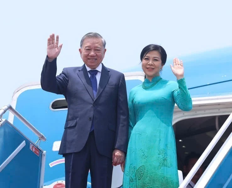 Party leader leaves for visits to Kazakhstan, Azerbaijan, Russia, Belarus