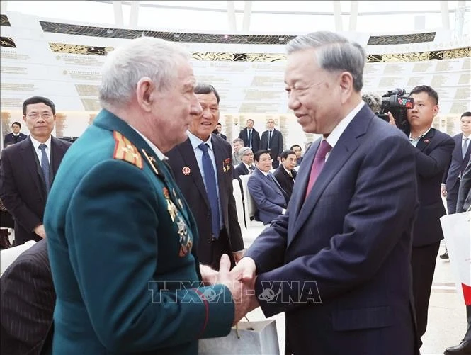 Party chief calls for closer friendship between Vietnam, Belarus