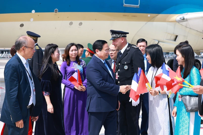 Vietnamese PM arrives in Nice, beginning working trip to France