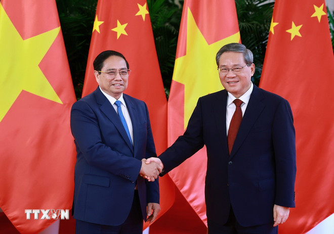 PMs of Vietnam and China hold talks, pledge to advance bilateral cooperation