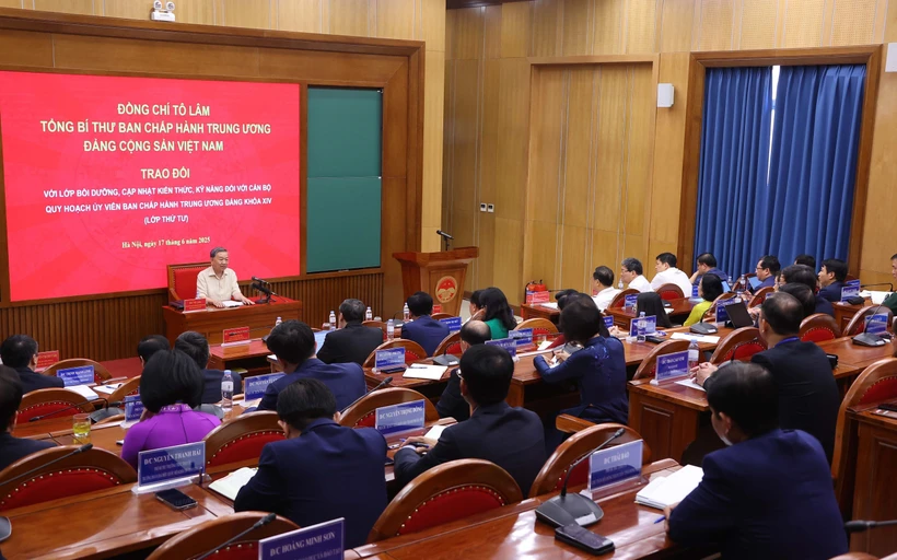 Party chief urges developing officials capable of steering Vietnam into new era